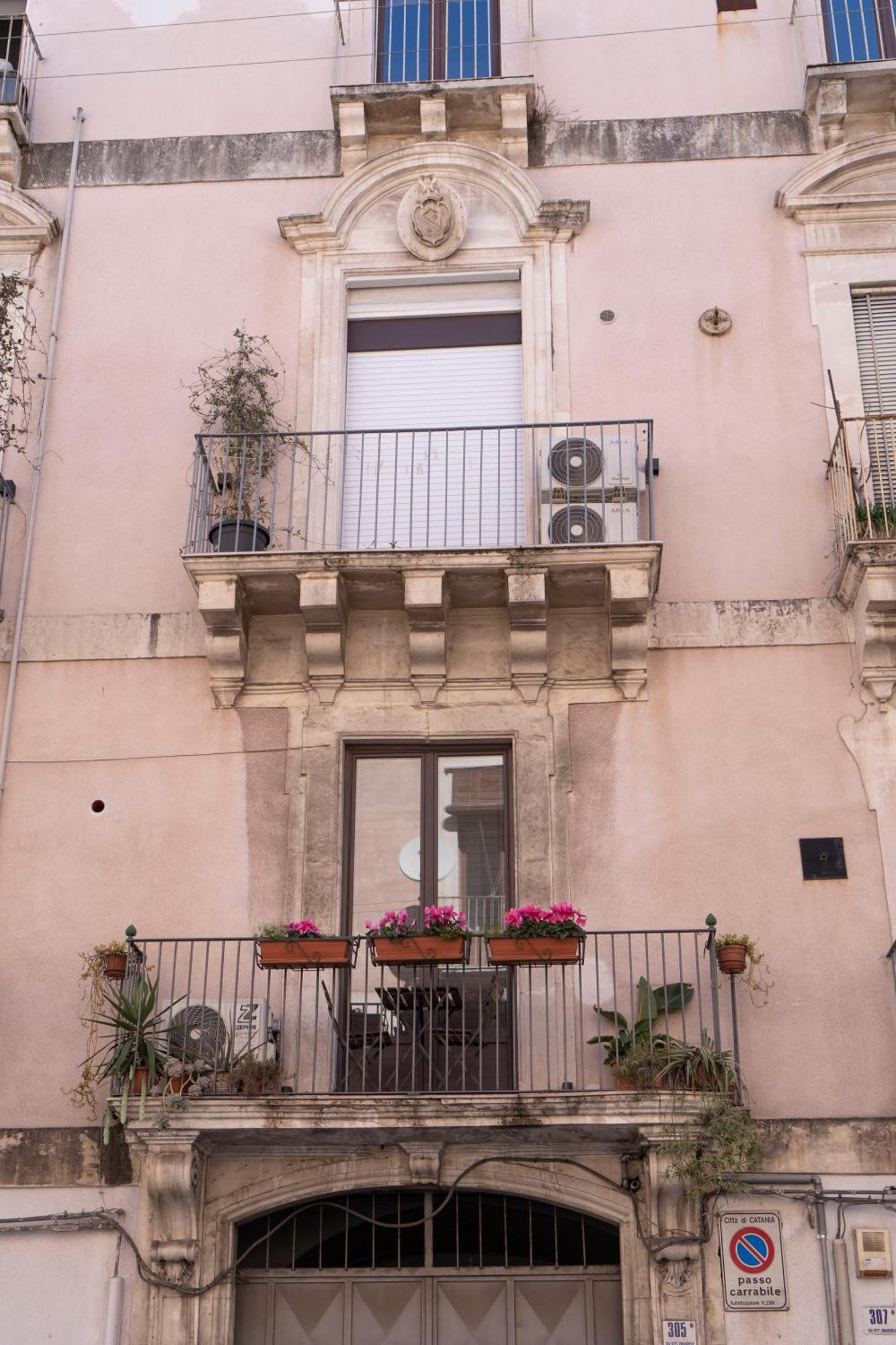 קטאניה Etna Timeo Central Apartment In Baroque Building מראה חיצוני תמונה